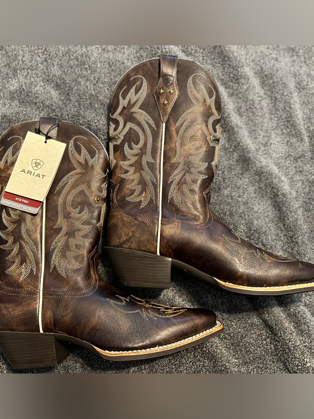 Brand new Ariat Legend Spirit Western Cross Studded boots